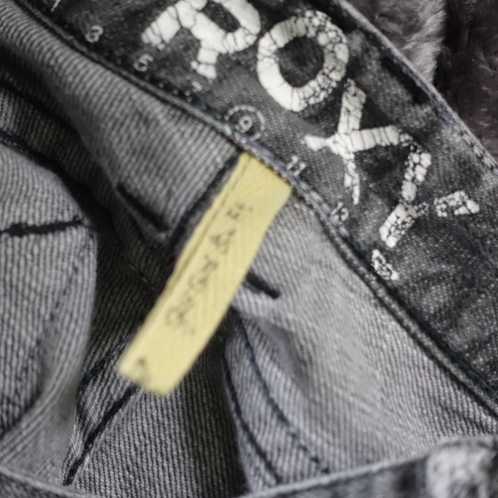 3/$30 Roxy Jeans 9 - Picture 2 of 2
